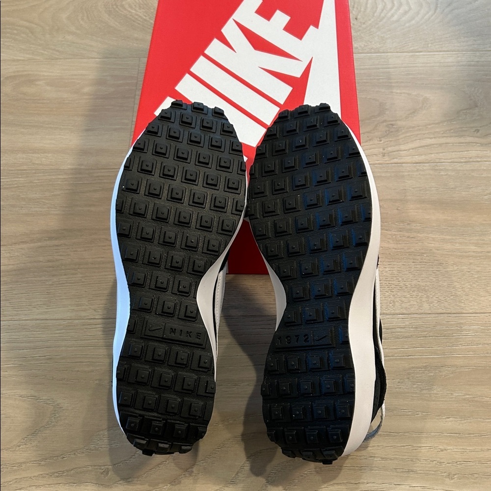 Nike Black Women’s Sneakers Waffle Debut Size 8.5/Men’s Size 7, NEW IN BOX - Picture 7 of 7